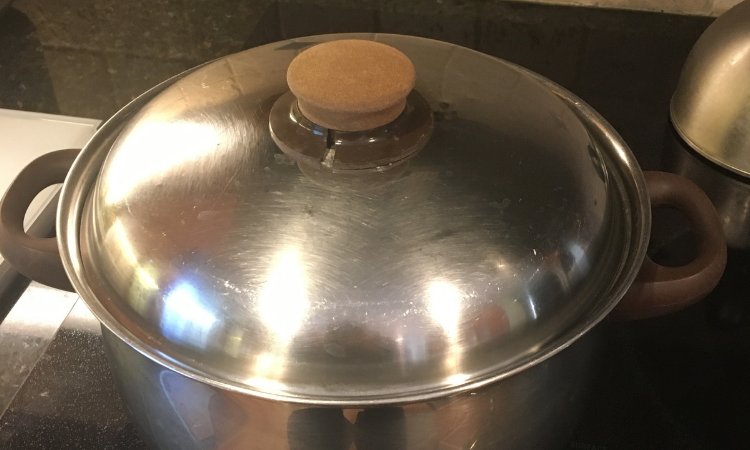 750x450 stew pot